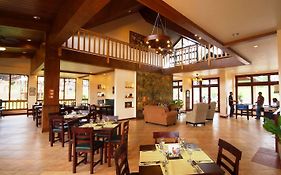 Pinegrove Lodge Mountain Resort
